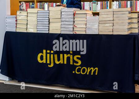 Bücher auf einem Tisch gestapelt, spezielle Arrangements, Buchmesse in mexiko Stockfoto