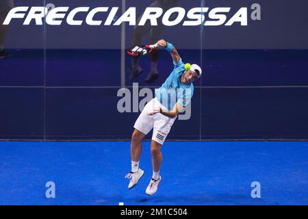 Mailand, Italien. 10.. Dezember 2022. Italien, Mailand, dez. 10 2022: Alejandro Galan (esp) smash during A. Galan-J. LeBron gegen F. Belasteguin-A. Coello, SF Milano Premier Padel P1 bei Allianz Cloud (Foto: Fabrizio Andrea Bertani/Pacific Press) Kredit: Pacific Press Media Production Corp./Alamy Live News Stockfoto