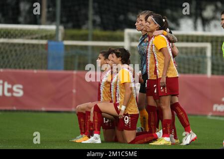 Rom, Italien. 11.. Dezember 2022. As Roma posiert für das Teamfoto vor dem Spiel der Serie A Tim zwischen AS Roma und Juventus Women im Stadio Tre Fontane in Rom, Italien, am 11 2022. Dezember (Kreditbild: © Giuseppe Fama/Pacific Press via ZUMA Press Wire) Stockfoto