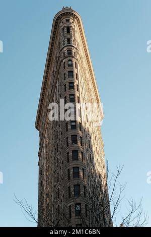 NEW YORK, USA - 19. März 2018 : Flat Iron Building Facade am 19. März 2018. 1902 fertiggestellt, gilt dies als einer der ersten Wolkenkratzer Stockfoto