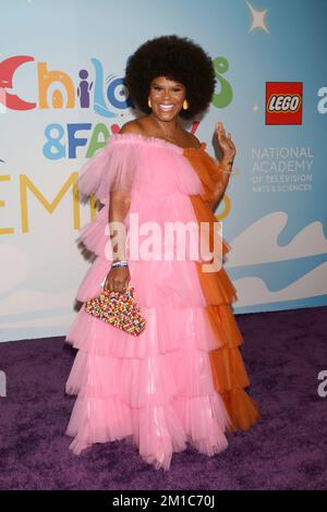 LOS ANGELES - 11. DEZEMBER: Tabitha Brown bei den Emmy Awards 2022 für Kinder und Familien - Ankunft im Ebell Theater am 11. Dezember 2022 in Los Angeles, Kalifornien Stockfoto