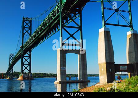 Die Mt Hood Bridge verbindet die Städte Bristol auf Rhode Island und Mt Hope Stockfoto