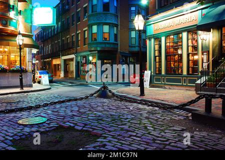 Eine seltene ruhige Nacht erleben Sie im historischen North End von Boston, der Heimat einer großen italienischen amerikanischen Gemeinde Stockfoto
