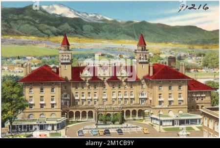 Geanders Hotel mit Pikes Peak, alt., 14.110 m In der Ferne, Colorado Springs, Colorado, Hotels, Berge, Tichnor Brothers Collection, Postkarten der Vereinigten Staaten Stockfoto