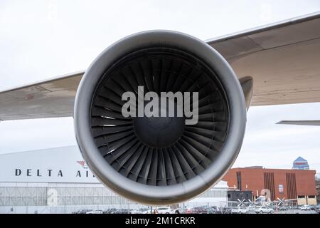 Ein Pratt und Whitney PW4056, montiert auf N661US, eine Boeing 747, die im Delta Flight Museum ausgestellt wird Stockfoto