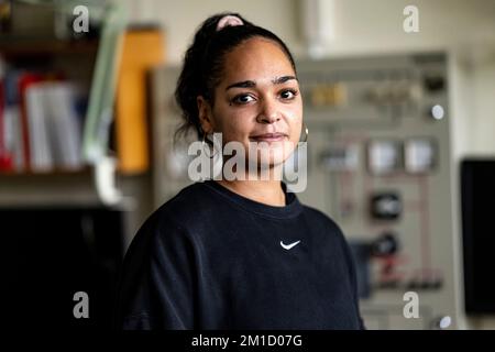 Berlin, Deutschland. 09.. November 2022. Nikita Burikukiye, IT-Lehrling, steht auf dem Lankwitz Campus. (Dpa-KORR arbeitet dort, wo andere studieren: Ausbildung an der Universität) Kredit: Fabian Sommer/dpa/Alamy Live News Stockfoto