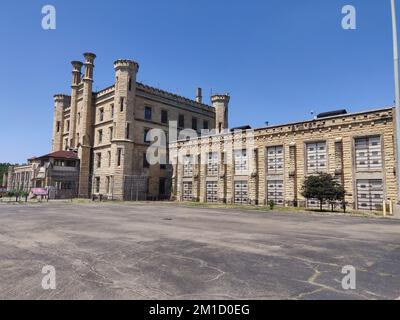 Das Joliet Correctional Center war ein Gefängnis mit blauem Himmel in Joliet, Illinois, USA Stockfoto