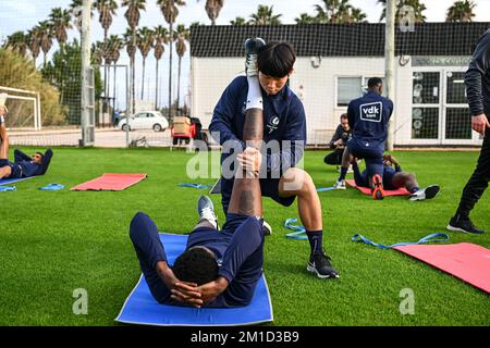 Hyunseok Hong von Gent wurde während eines Trainings im Wintertrainingslager der belgischen Fußballmannschaft KAA Gent in Oliva, Spanien, am Sonntag, den 11. Dezember 2022 gezeigt. BELGA FOTO LUC CLAESSEN Stockfoto