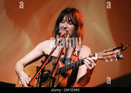 Kopenhagen, Dänemark. 09., Dezember 2022. Der amerikanische Sänger, Musiker und Songwriter Lera Lynn führt ein Live-Konzert im Hotel Cecil in Kopenhagen auf. (Foto: Gonzales Photo - Flemming Bo Jensen). Stockfoto