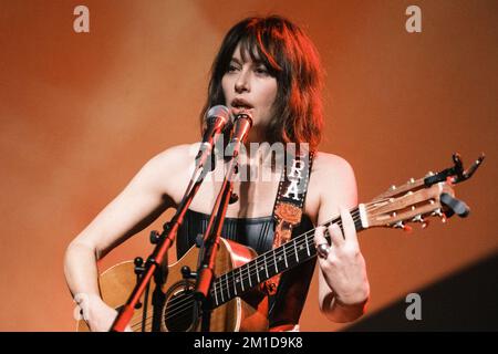 Kopenhagen, Dänemark. 09., Dezember 2022. Der amerikanische Sänger, Musiker und Songwriter Lera Lynn führt ein Live-Konzert im Hotel Cecil in Kopenhagen auf. (Foto: Gonzales Photo - Flemming Bo Jensen). Stockfoto