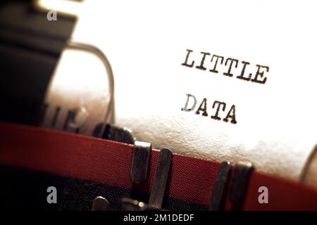 Ein kleiner Datenausdruck mit einer Schreibmaschine. Stockfoto