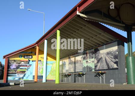 Touristeninformation am Bahnhof Greymouth, Neuseeland, 2022 Stockfoto