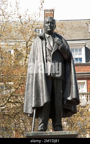 Statue des ehemaligen Präsidenten der USA, Franklin Delano Roosevelt (1882-1945), Grosvenor Square, Mayfair, Westminster, London, UK Stockfoto