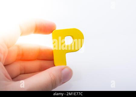 Hand schreiben cube P von aus Holz Stockfoto