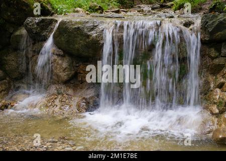 Wasserfall in Höllschlucht, Nesselwang, Allgäu, Allgäu, Bayern, Deutschland, Europa Stockfoto