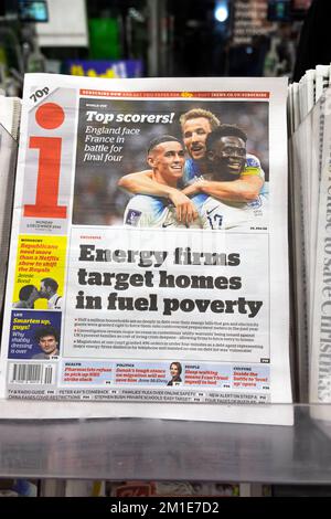 „Energiefirmen zielen auf Häuser ab, die von Energiearmut betroffen sind“, schlagzeile der Zeitung Titelseite der Katar-Weltmeisterschaft 5. Dezember 2022 London UK Stockfoto