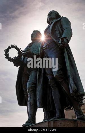 Doppelstandbild Goethe-Schiller-Denkmal von Ernst Rietschel, Friedrich von Schiller, Johann Wolfgang Goethe, Weimar, Thüringen, Deutschland, Europa Stockfoto