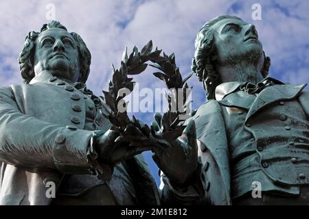 Doppelstandbild Goethe-Schiller-Denkmal von Ernst Rietschel, Friedrich von Schiller, Johann Wolfgang Goethe, Weimar, Thüringen, Deutschland, Europa Stockfoto