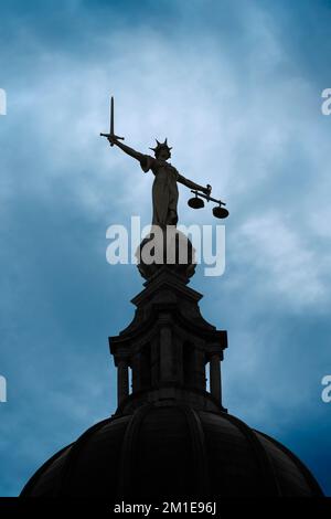 Lady Justice Statue auf der Old Bailey, Central Criminal Court, London, Großbritannien Stockfoto