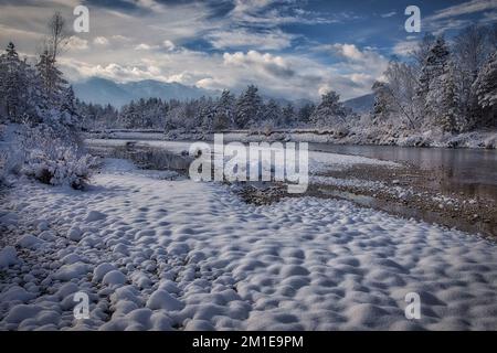 DE - BAYERN: Winter entlang der Isar in Lenggries, Oberbayern Stockfoto