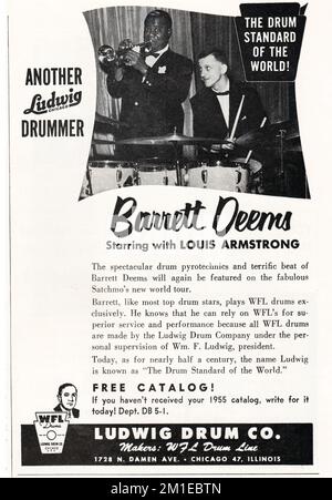 Ein Werbespot aus einem Musikmagazin aus dem Jahr 1953 für Ludwig Drums mit Barrett Deems und seinem Chef Louis Armstrong. Stockfoto