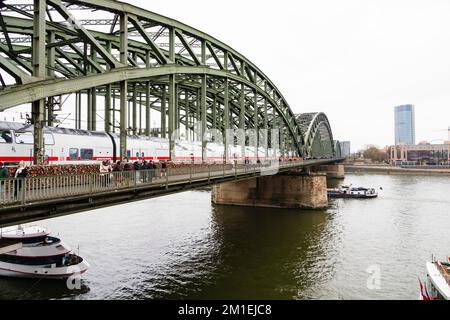 Hohenzollern Eisenbahnbrücke, Hohenzollernbruke, Köln Köln Deutschland Stockfoto