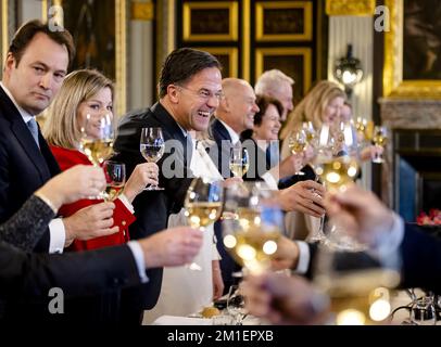 DEN HAAG - Premierminister Mark Rutte während eines Mittagessens mit dem vietnamesischen Premierminister Pham Minh Chinh (nicht abgebildet) im Ministerium für allgemeine Angelegenheiten. Das Treffen zwischen den beiden Regierungschefs wird sich auf die Zusammenarbeit zwischen den Niederlanden und Vietnam und andere Themen wie Klima- und Wasserwirtschaft konzentrieren. ANP SEM VAN DER WAL niederlande raus - belgien raus Stockfoto