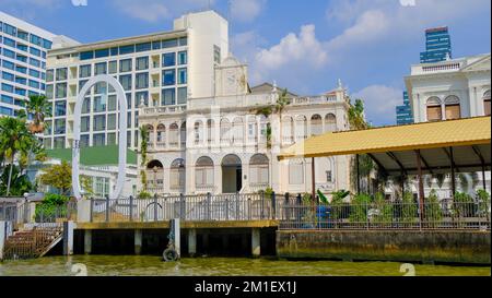 Das weltberühmte Mandarin Oriental Hotel und das Gebäude im Kolonialstil der ehemaligen East Asiatic Company, Bangkok, Thailand Stockfoto