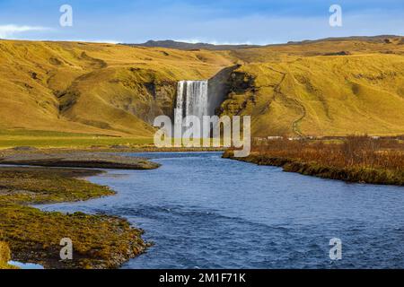 Skogafoss-Wasserfall auf dem Fluss Skoga, Südisland Stockfoto