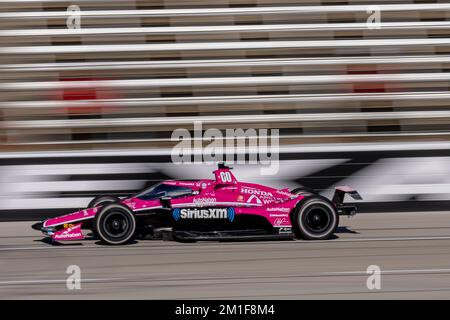 SIMON PAGENAUD (60) aus Montmorillon, Frankreich, kommt während einer Trainingseinheit für den XPEL 375 auf dem Texas Motor Speedway in Ft. Worth Texas. Stockfoto