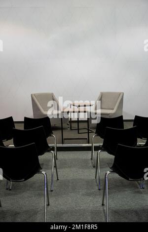 Auditorium mit leeren Sitzplätzen im Kinostil, Konferenz in Kürze beginnt, mexiko Stockfoto