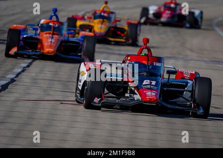RINUS VEEKAY (R) (21) aus Hoofddorp, Niederlande, bringt sein Auto während des letzten Trainings für den XPEL 375 auf dem Texas Motor Speedway in Ft. Worth Texas. Stockfoto