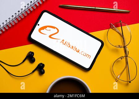 In dieser Abbildung wird ein Alibaba.com-Logo auf einem Smartphone angezeigt. (Foto: Mateusz Slodkowski / SOPA Images/Sipa USA) Stockfoto