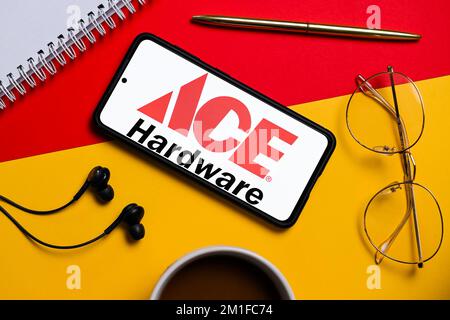 In dieser Abbildung wird ein ACE Hardware-Logo auf einem Smartphone angezeigt. (Foto: Mateusz Slodkowski / SOPA Images/Sipa USA) Stockfoto