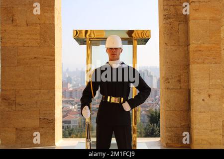 Ein Soldat der türkischen Armee, der Wache hält. Anıtkabir ist das Mausoleum von Mustafa Kemal Atatürk. Stockfoto