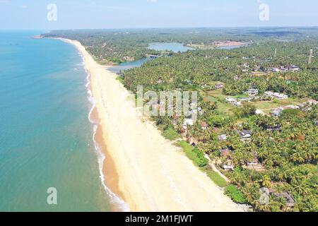 Blick auf den Strand in der Nähe von Bekal Fort, Kasaragod District, Kerala, Indien Stockfoto