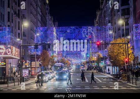 Madrid, Madrid, Spanien. 11.. Dezember 2022. Weihnachtslichter in den Straßen des Stadtzentrums von Madrid. (Kreditbild: © Alberto Sibaja/Pacific Press via ZUMA Press Wire) Stockfoto