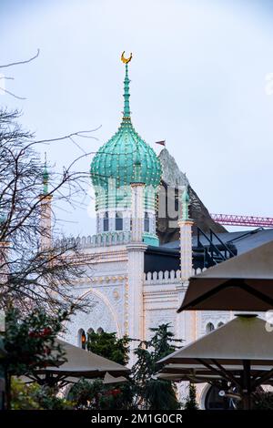 Wunderschöne Moschee in Kopenhagen, Dänemark für die Eid Mubarak Celebration mit dekorativen Lichtern Stockfoto