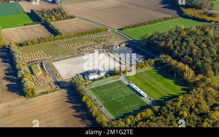 Luftaufnahme, Baustelle und neues Gebäude Sportplatz mit Ständen und Clubgebäude mit Sporttagesstätte Papenloh an der Lohschule in Stockfoto