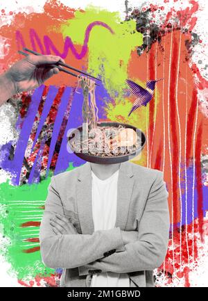 Kreativ-moderne psychedelische Kunstcollage. Der Körper eines Mannes mit einer Schüssel Nudeln als Kopf. Der Haufen von Ideen und ein Vogel als verlorene Entscheidung Stockfoto