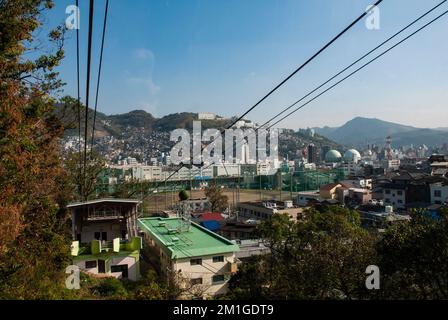 Blick von der Nagasaki-Seilbahn auf den Mount Inasa in Nagasaki, Kyushu, Japan Stockfoto