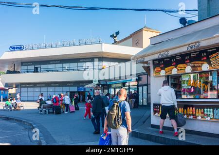 Bratislava (Pressburg): Hauptbahnhof (Bratislava hlavná stanica) in , Slowakei Stockfoto