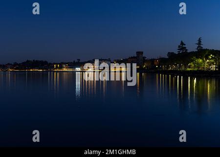 Reflexionen am gardasee in Desenzano del garda Stockfoto