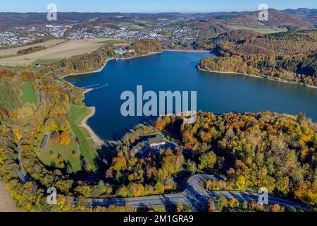Luftaufnahme, Restaurant H1 am See Hennesee im Bezirk Berghausen in Meschede, Sauerland, Nordrhein-Westfalen, Deutschland, Kaffee, DE, Europa, Gas Stockfoto