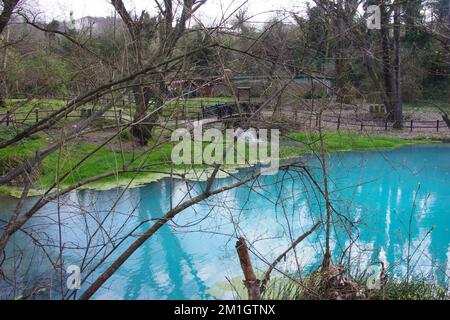 Scafa - Abruzzen - das schwefelhaltige Wasser des Lavino-Flusses Stockfoto