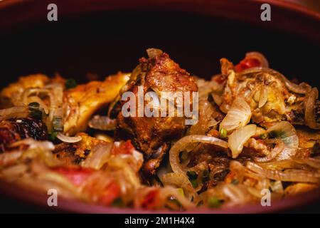 Torresmo, Pururuca oder Grieben, brasilianisches Schweinefleisch, gebraten, in einer Schüssel serviert, typische brasilianische Gerichte aus dem Bundesstaat minas gerais Stockfoto