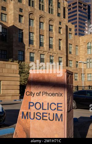 Phoenix, Arizona - 10. November 2022: Schild für das City of Phoenix Police Museum. Stockfoto