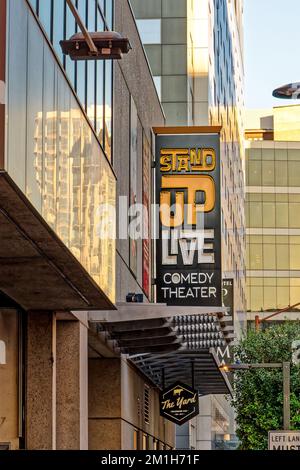 Phoenix, AZ - 10. November 2022: Stand Up Live Comedy Club and Dinner Theater befindet sich im Stadtzentrum von Phoenix am Stadtrand. Stockfoto