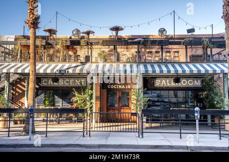 Phoenix, AZ - 11. November 2022: Der Crescent Ballroom, Veranstaltungsort und Lounge, einschließlich des Restaurants Cocina 10. Stockfoto