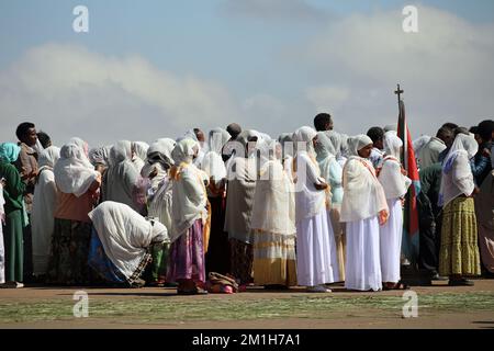 Gemeinde im jährlichen Nigdet in der St.-Michaels-Kirche in Asmara Stockfoto